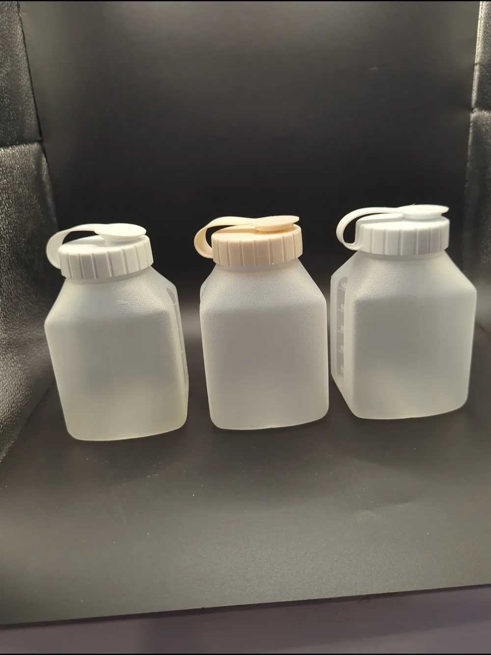 Lot of 3 - Rubbermaid One Pint 0229 Drink Bottles Servin Saver Flip Top Lids 246
